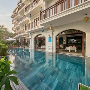 4* Hotel Odyssey &